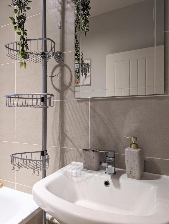 Gorgeous Apartment Wood Green Palmers Green Bagian luar foto