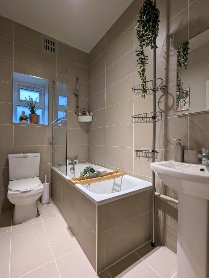 Gorgeous Apartment Wood Green Palmers Green Bagian luar foto