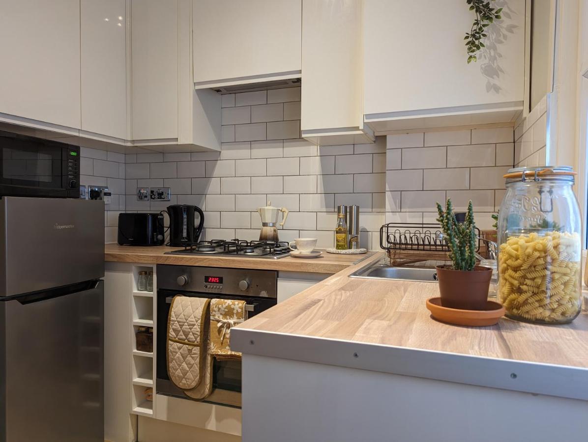 Gorgeous Apartment Wood Green Palmers Green Bagian luar foto