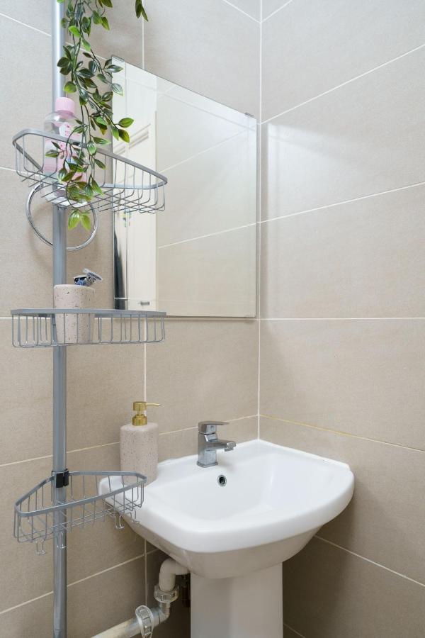 Gorgeous Apartment Wood Green Palmers Green Bagian luar foto